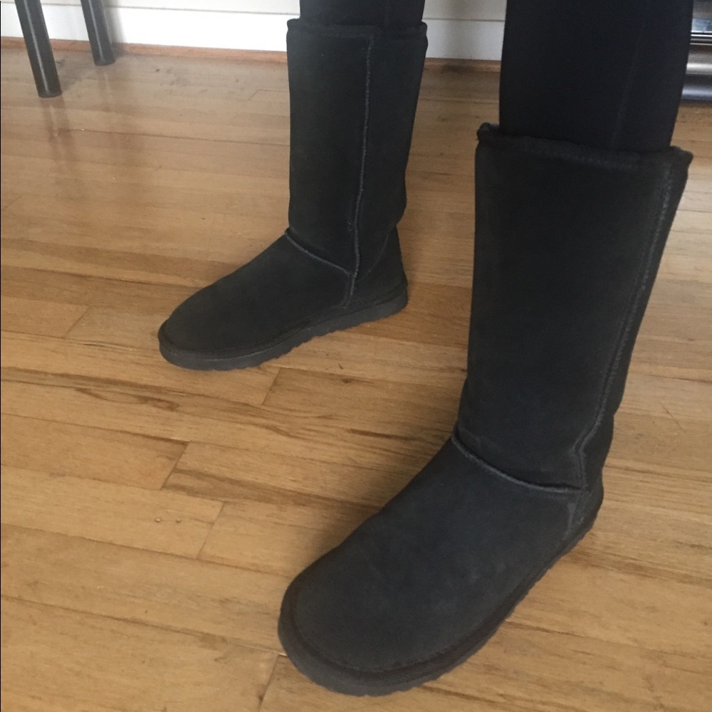 Women’s UGG Australia Tall Boot (6.5)